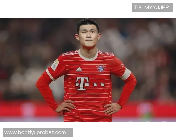 金玟哉在比赛中的惊人失误引发热议与质疑是否符合拜仁标准